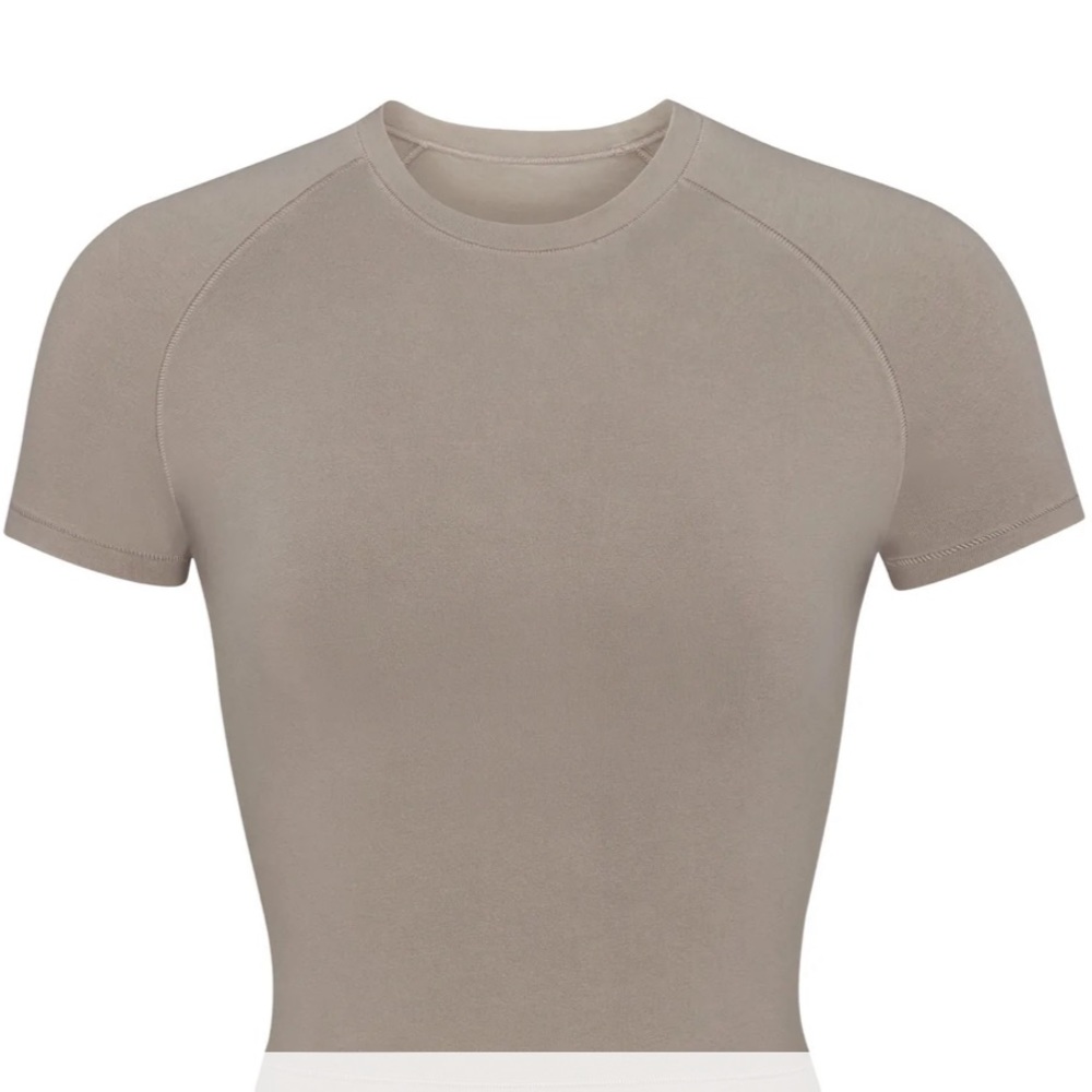 SKIMS vintage cropped raglan t-shirt size small in dune